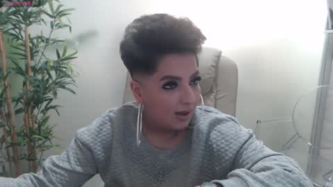 Snapshot of allyiah chatting on December 25, 10:27 pm online show from December 25, 10:27 pm