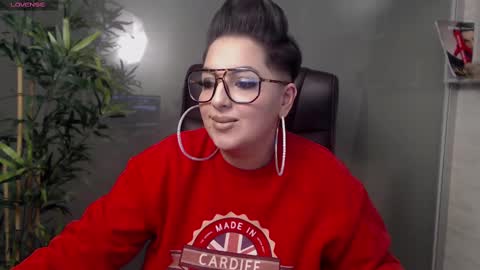 Snapshot of allyiah chatting on February 17, 9:00 pm online show from February 17, 9:00 pm