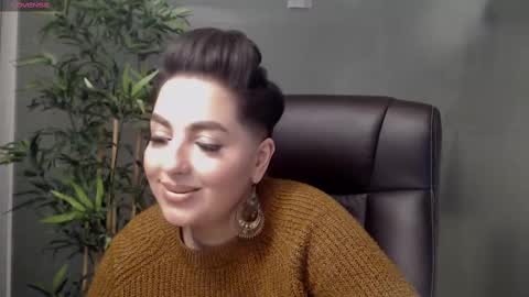 Snapshot of allyiah chatting on February 22, 9:42 pm online show from February 22, 9:42 pm