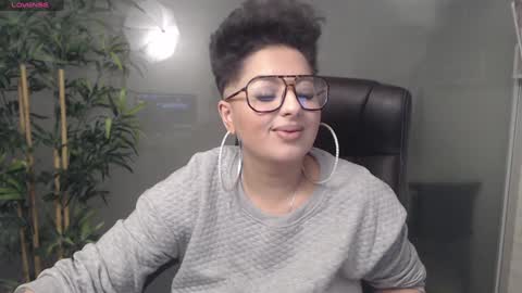 Snapshot of allyiah chatting on January 12, 7:53 pm online show from January 12, 7:53 pm