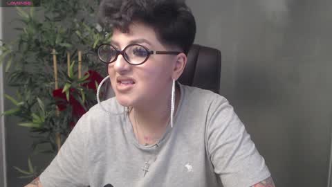 Snapshot of allyiah chatting on December 20, 10:22 pm online show from December 20, 10:22 pm