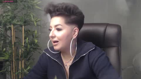 Snapshot of allyiah chatting on December 29, 12:30 am online show from December 29, 12:30 am