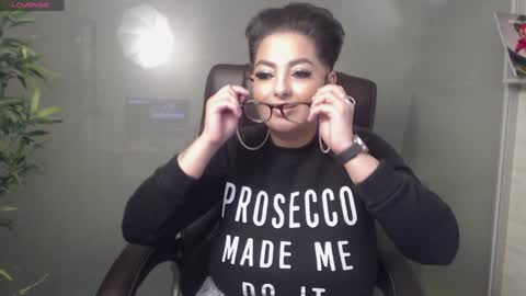 Snapshot of allyiah chatting on January 23, 10:22 pm online show from January 23, 10:22 pm