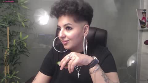 Snapshot of allyiah chatting on December 24, 1:27 am online show from December 24, 1:27 am