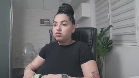 Snapshot of allyiah chatting on October 4, 4:33 pm online show from October 4, 4:33 pm
