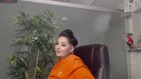 Snapshot of allyiah chatting on February 18, 11:41 pm online show from February 18, 11:41 pm