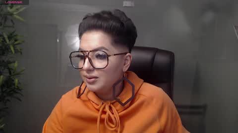 Snapshot of allyiah chatting on January 26, 10:13 pm online show from January 26, 10:13 pm