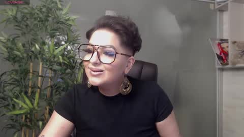 Snapshot of allyiah chatting on February 11, 9:25 pm online show from February 11, 9:25 pm