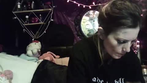 allymoon1369 online show from April 17, 3:08 am