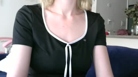 Ally Girl In Her Ally World online show from June 21, 3:27 pm