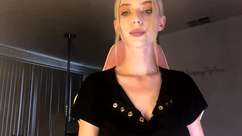 Ally Girl In Her Ally World online show from November 17, 6:19 pm