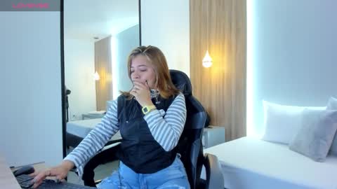 ALMA FENIX  online show from December 17, 12:42 pm