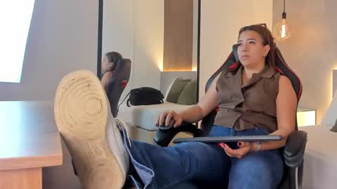 ALMA FENIX  online show from November 4, 12:21 pm