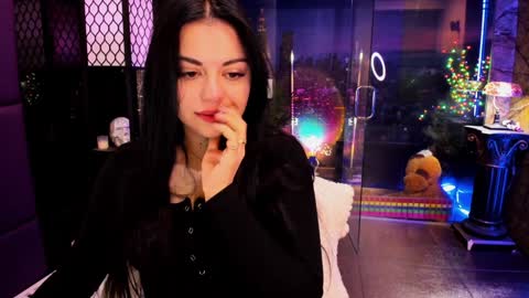 Snapshot of alma_pearl chatting on January 4, 9:00 am Alma online show from January 4, 9:00 am