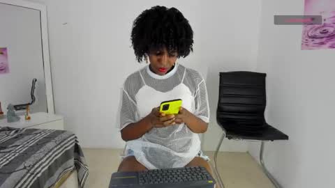 Snapshot of almasaennz chatting on January 23, 8:45 pm   online show from January 23, 8:45 pm