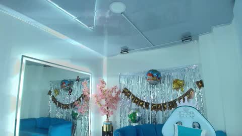 Alondra  online show from December 21, 4:06 am