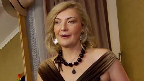 Alura Jenson online show from May 23, 9:35 pm