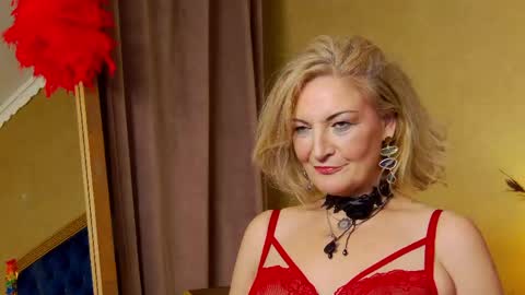 Alura Jenson online show from May 1, 9:40 pm