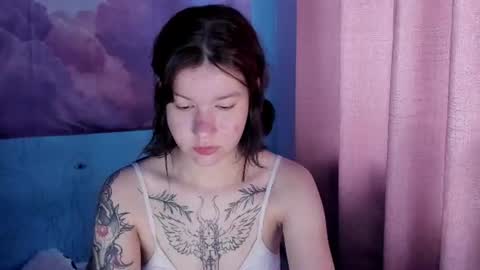 alyaska_yang online show from August 4, 8:09 am