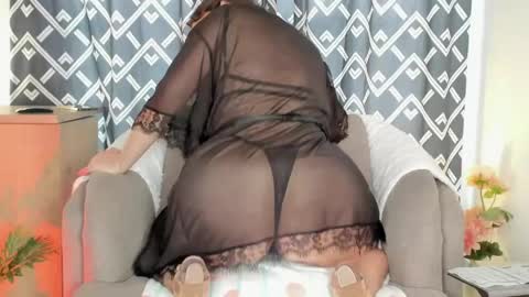 Aly Instg oficial alyjones  Lush and Domi love toys are on online show from April 15, 7:14 pm