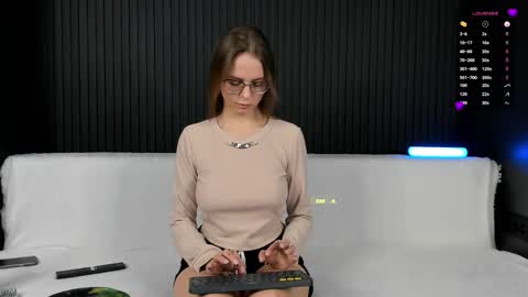 Alena online show from February 3, 2:33 pm