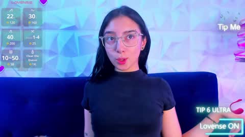 sopie online show from December 17, 11:17 am