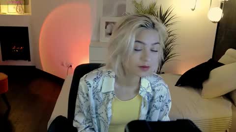 Alysia online show from September 8, 9:25 pm