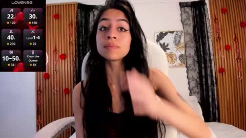 alyssabeauty_ online show from February 5, 9:40 pm