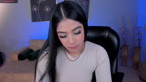 Snapshot of alyssadean_ chatting on February 14, 11:42 am Aly online show from February 14, 11:42 am