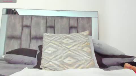 alyssia online show from June 26, 2:18 pm
