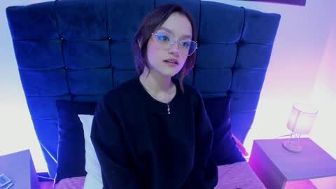 Alyy online show from January 8, 1:26 pm