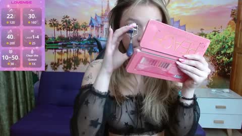 Snapshot of alyy_cute chatting on December 9, 2:17 pm Alyy online show from December 9, 2:17 pm
