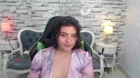 amalia_a online show from July 28, 6:20 pm