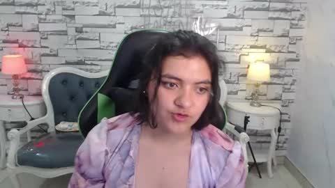amalia_a online show from July 28, 3:43 pm