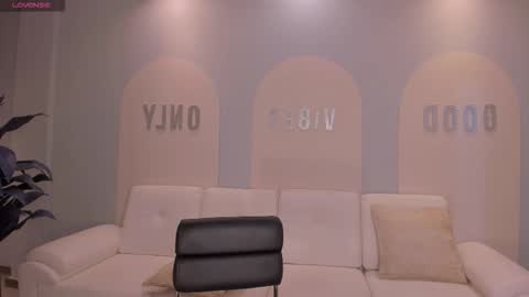 Amalia cruss online show from November 14, 12:10 am