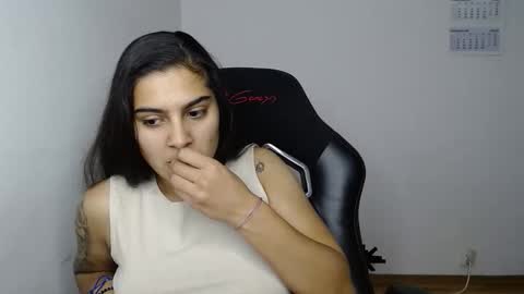 The queen of the biceps  online show from November 29, 11:53 pm