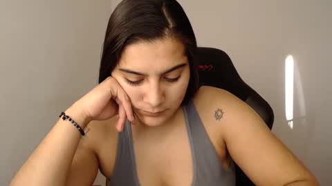 The queen of the biceps  online show from January 25, 2:19 pm