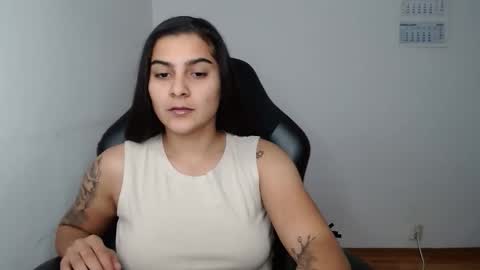 The queen of the biceps  online show from November 28, 8:23 pm