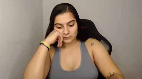 The queen of the biceps  online show from January 4, 9:31 pm