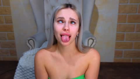 Amanda online show from December 2, 7:10 am