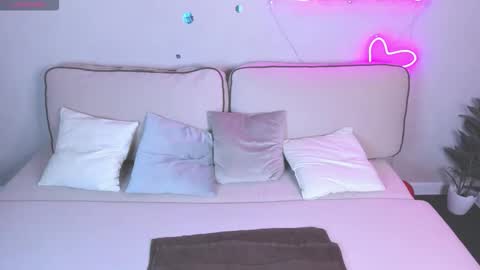 Amanda online show from December 1, 8:40 am