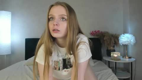 Snapshot of amanda_stele chatting on October 13, 2:25 am Amanda online show from October 13, 2:25 am