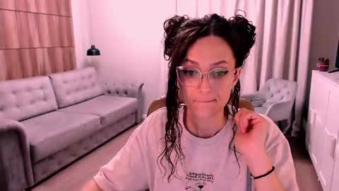 Izza online show from June 16, 11:44 am