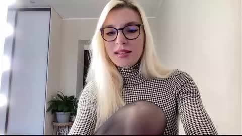 Kelly online show from March 17, 10:30 am