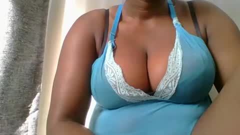 Mia online show from December 17, 5:29 am