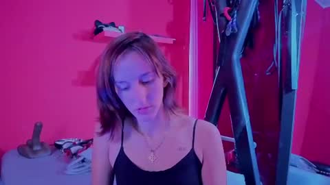 ambar_roux1 online show from September 8, 5:23 pm