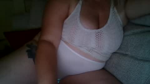 amelia95rose online show from August 3, 10:15 pm