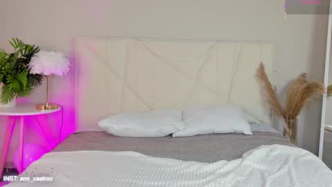 Snapshot of ameliia_castro chatting on September 19, 2:21 am Ameliia castro online show from September 19, 2:21 am