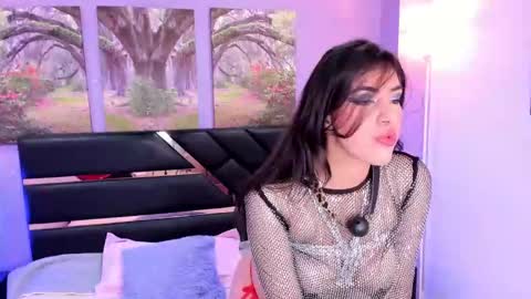 Snapshot of ameliie_saenz chatting on December 12, 8:21 pm Ameli online show from December 12, 8:21 pm