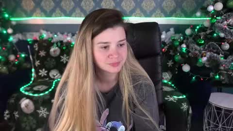 amellymillyy online show from December 18, 8:02 pm